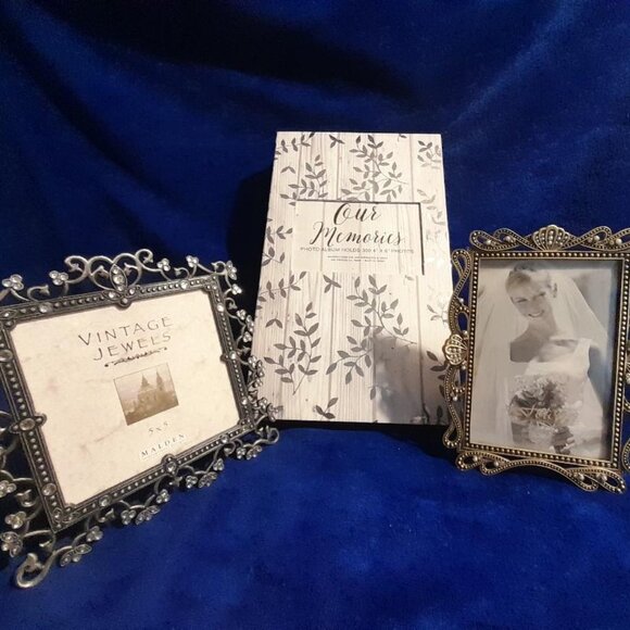 Memories Photo Album and Vintage Photo Frames - Picture 1 of 9